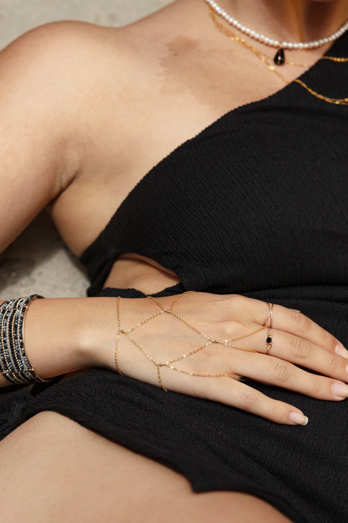 Bijou de main Mitaine - 金鍊手部珠寶