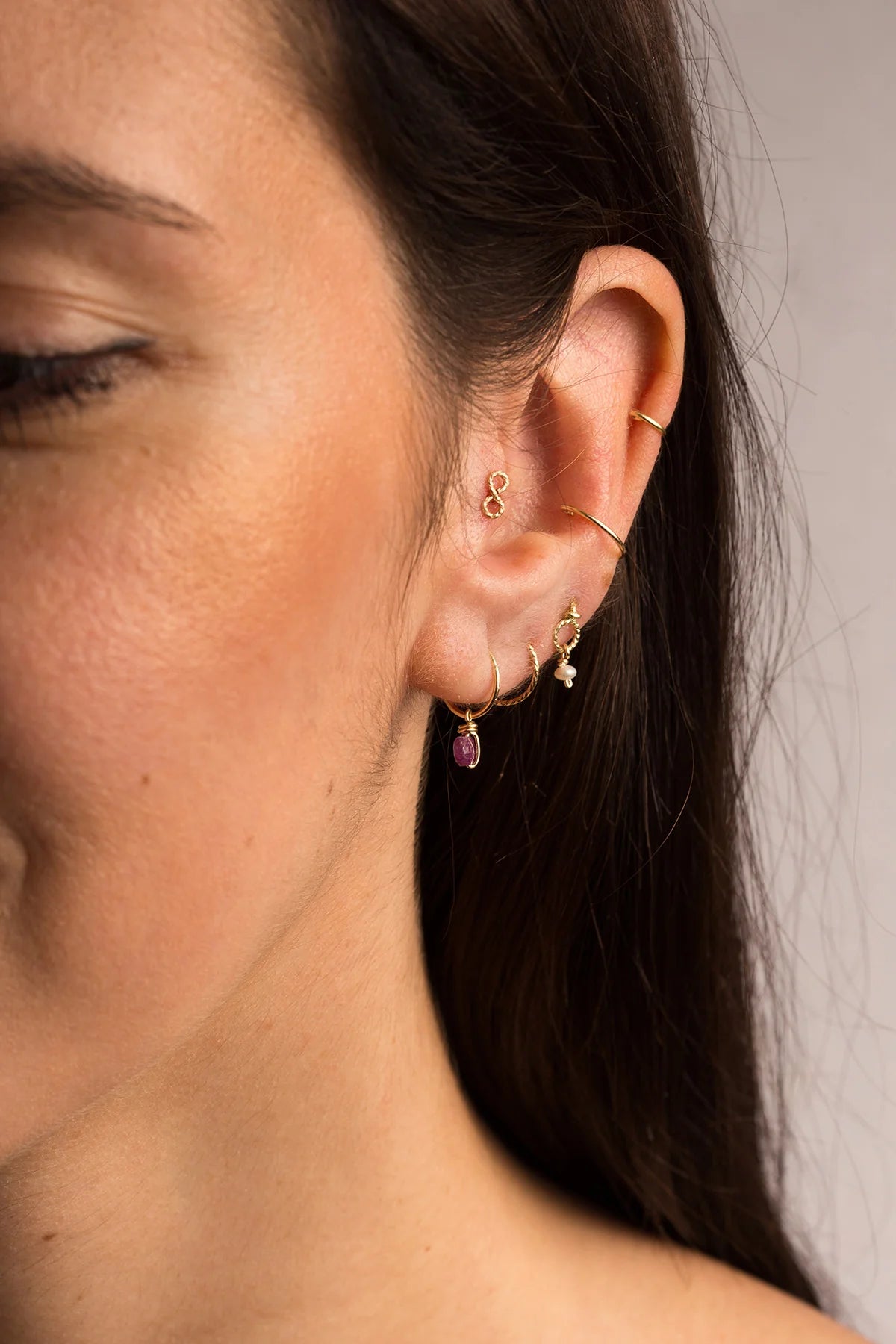 Mini créoles Stella - Rubis 恆星紅寶石耳環