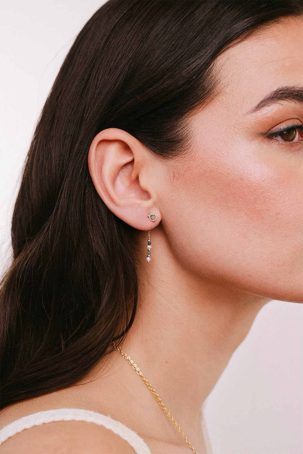 Coffret puce pina et fermoir ella - émeraude 艾拉祖母綠耳後扣(一對)