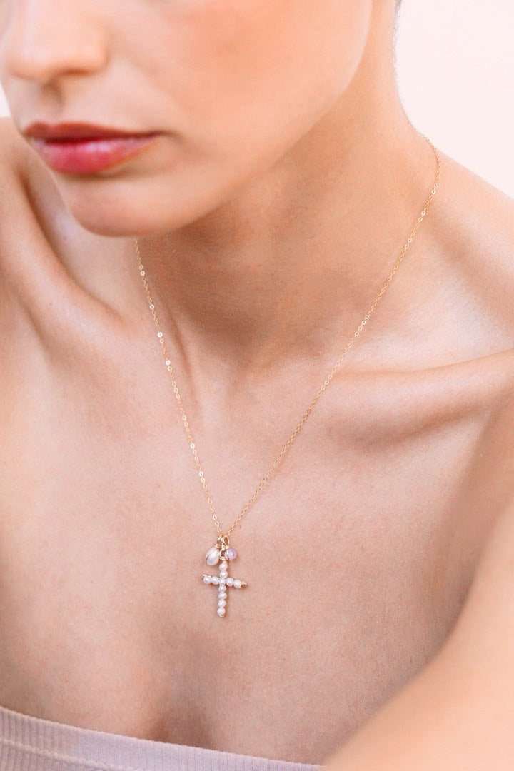 Coffret chaîne fine + 2 Collectionnables + 1 grand Trésor 維拉珍珠十字架項鍊