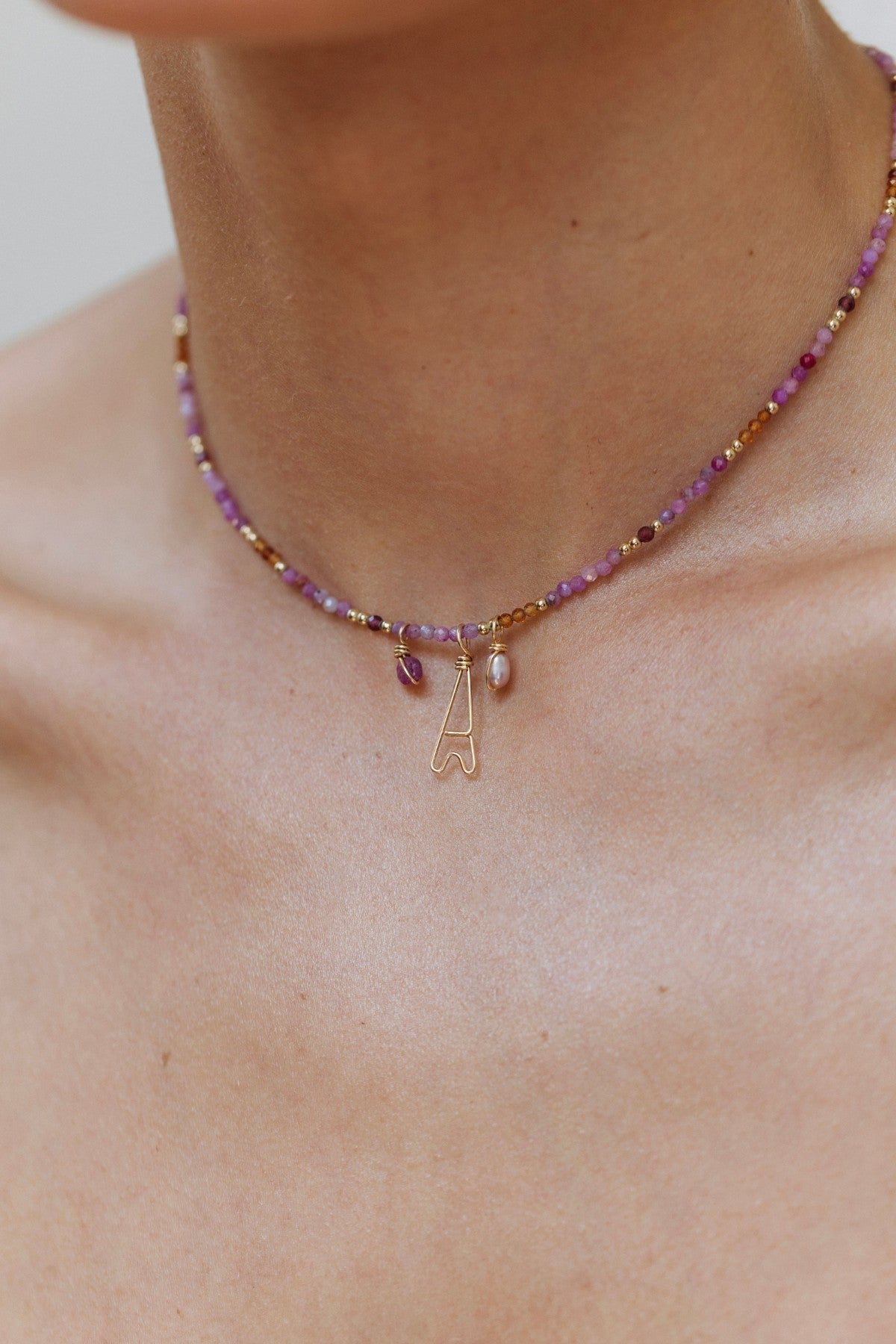 Coffret collier Queen + 3 Collectionnables   Queen 鐵塔紅寶石榴項鍊